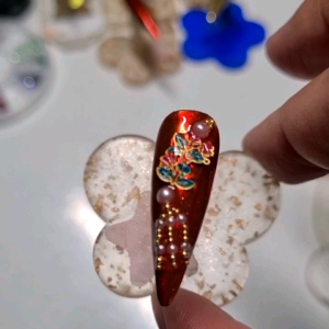 เล็บเจล เล็บปลอมเจลแท้  เล็บหงส์แดงทอง รับตรุษจีน ขนาดยาวพิเศษนะคะ แรงบันดาลใจจากเล็บเหนียงเนียง 😊 พร้อมส่ง 1 เซต ไซส์ S  แม่ค้ามีอะไหล่ทำได้อีก 1 เซตค่ะ