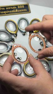 กรอบพระเลเซอร์สำเร็จ เหรียญทรงไข่ ไซต์มาตรฐาน ขนาดพระ 2.9x3.7 cm. ที่สามารถใส่ได้ แบบใส่เองได้ที่บ้าน สินค้าพร้อมส่ง