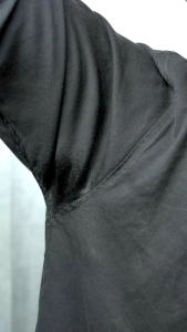 Deodorant Spray SR12 Perlindungan 24 Jam dari Bau Badan Cegah Keringat Berlebih dengan Formula Alami