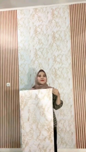 wallpaper sticker dinding motif panel gold kayu 8m x 45cm