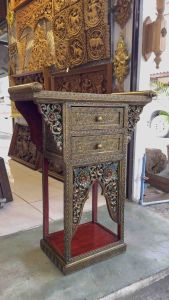 ตู้ไม้แกะสลัก ทำสีทองโบราณ โต๊ะวางพระ สูง 100 x กว้าง 75 x ลึก 40 cm. (จัดส่งทั้งตู้) ตู้ไม้วินเทจ ทำจากไม้จามจุรี เดินเส้นทอง ประดับกระจกสี
