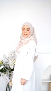 by. Aksen Yumi square curve - hijab oval -adem- tidak nerawang- menutup dada - viral