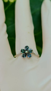 แหวนพลอยไพลิน ตัวเรือนทองคำขาว