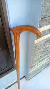 tongkat jalan kayu kelor emas motif pipih h442