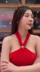 💗เสื้อคล้องคอ เสื้อแขนกุด ครอปคล้องคอ💗แต่งอะไหล่ทอง ติดแกลม✨หรูหราสุดๆ✨ดีไซน์เก๋มาก✨ผ้านุ่มนิ่มสุดๆ💗ชุดคริสต์มาส🍒