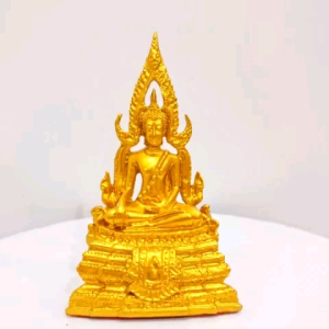 พระพุทธชินราช หน้าตัก 1.5 นิ้ว สูง 5.5 นิ้ว สีทอง เนื้อมวลสารเเร่เหล็กน้ำพี้ จากบ่อเหล็กน้ำพี้ จ.อุตรดิตถ์