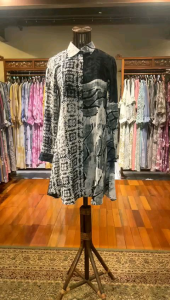 Donna Tunik by Dian Pelangi LIMITED EDITION Baju Atasan Blus OOTD Casual Formal Kerja Kantor Pesta Pernikahan Kondangan Wanita Hijaber Cantik Anggun Modis Modern Elegan Mewah Model Korea Terbaru Motif Batik Abstrak Hand Made Kekinian