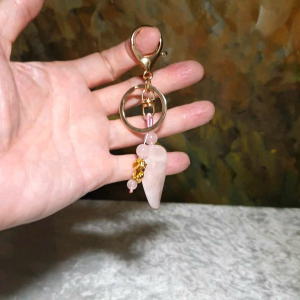 Gegegems Creation natural Rose Quartz lucky charm and 24K plated Pi Xiu charm Keychain [Natural Crystal] 纯天然粉晶转运牌配铜镀24K金貔貅钥匙扣/小挂件