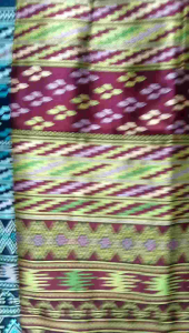 ผ้าถุงสำเร็จแบบป้ายติดตะขอ ฟรีไซส์ อัดกาว ทอเครื่อง