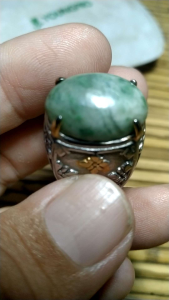 Batu Giok hijau Natural lawas unik dan antik