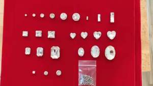 เพชรคริสตัล เพชรหนามเตย 3D เพชรเย็บ เพชรตอกมุก เพชรDIY เพชรติดผ้า เพชรตอกมุกผ้า เพชรตกแต่งเสื้อผ้า ขามุกตอก