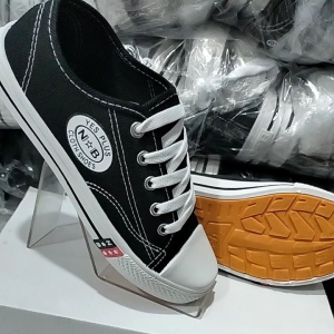 sepatu n.b sekolah tali pendek sol kuning SD/SMP/SMA hitam putih