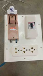 แผงคัทเอ้าท์ พร้อมเบรคเกอร์ตัดไฟ และปลั๊กกราวลอย ประกอบเสร็จ สำหรับการเสริมจมูก