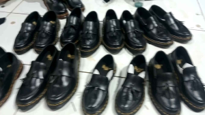 sepatu pria wanita veny Loafers hitam gelosy loafers rumbay