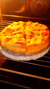 หินพิซซ่าขนาด12นิ้ว ทำจากหินแกรนิต สวยทนทานเก็บความร้อนได้ดี ช่วยให้สุกทั่วถึง