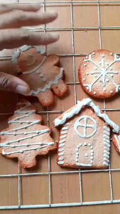 Gingerbread Christmas Decor: A Guide to Hanging Gingerbread Ornaments