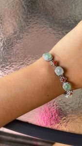 多宝翡翠手链，S925银，太适合马来西亚了！够力美！！！Multi-Charms Jadeite Bracelet – S925 Silver Perfect for Malaysia! Super Gorgeous!  Gelang Batu Jed Pelbagai Azimat – Perak S925 Memang Sesuai Gila untuk Malaysia! Cantik Giler!