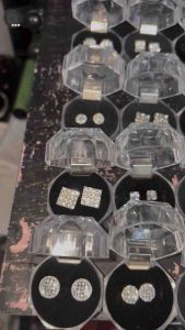 PRO ICED HIPHOP BLING BLING DIAMONDZ EARRINGS FOR MEN & WOMEN - NO BOX ( NO CASE )