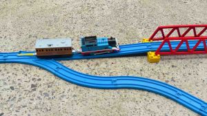 T81 Tomy Plarail รถไฟโทมัส สีฟ้า Thomas #1, พร้อม พ่วงเสียง สำหรับเด็ดมากมาย (มือสอง)