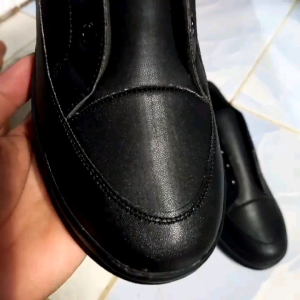 Sneakers Wanita Gaya Kasual Sepatu Sekolah Kekinian Terlaris