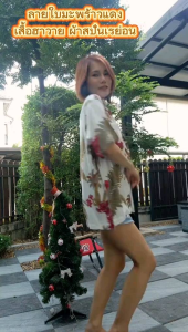 เสื้อฮาวาย ลายใบมะพร้าวแดงพื้นขาวออฟไว์ ผ้าสปันเรย่อน ใส่ได้ทั้ง ช ญ