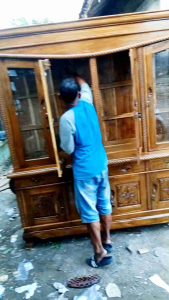 LEMARI PAJANGAN kristal RUANG TAMU MEWAH ASLI KAYU JATI