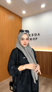 SETELAN CELANA  FUL RAYON MOTIF SALUR LD 110 CM PC 95 CM