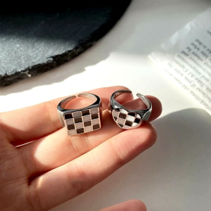 Cincin Elegan Desain Chess Board (Adjustable)