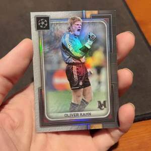 OLIVER KAHN ไททัน ⚽️ บาเยิร์น มิวนิค 🧤 การ์ดสะสมฟุตบอล UCL ⚽️ Topps Museum Collection 🇩🇪 Bayern Munchen ⚽️ เสือใต้ 🇩🇪⚽️ ตำนานผู้รักษาประตูเยอรมัน ⚽️