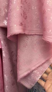 ผ้าเมตร เครปลาย แจ็คการ์ด ซาติน ลายดอก หน้า 58 นิ้ว (ขายเป็นเมตร)