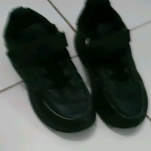 Preloved Sepatu Sekolah Anak Full Hitam