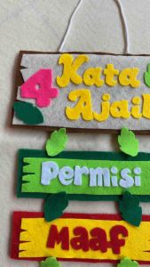 Gantungan Dinding Hiasan Kelas 4 Kata Ajaib Bahan Flanel 100% Handmade