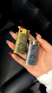 BẬT LỬA KHÈ ĐÁ RÃNH TAY HÌNH HOA VĂN