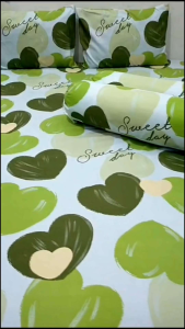 SET SPREI KADO LOVE (lengkap dengan sarung bantal dan guling ) halus lembut dan tidak luntur.T 20cm