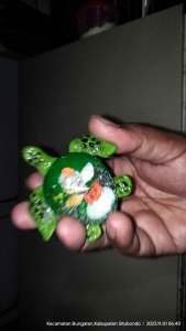 tempelan kulkas kura-kura dari resin & kerang