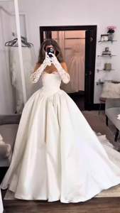 VÁY CƯỚI CÚP XẾP LI REN NGỰC KÈM GĂNG TAY SANG TRỌNG