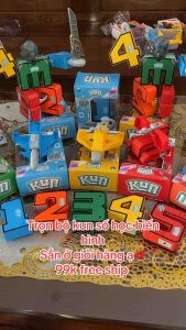 trọn bộ gồm 5 số: 12345 ghép thành con robot to hoàn chỉnh mỗi một số cũng có thể biến hình thành : máu bay xe ... các hình thù khác nhau đồ chơi phát triển trí tuệ và tư duy logic cho trẻ. chất liệu an toàn . Quà tặng sữa Kun
