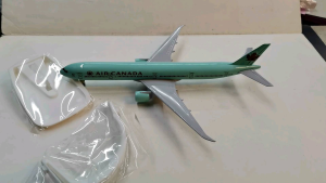 8 inches Die Cast Airplane Collections with Landing Gears Aviation Enthusiasts Collectible Items