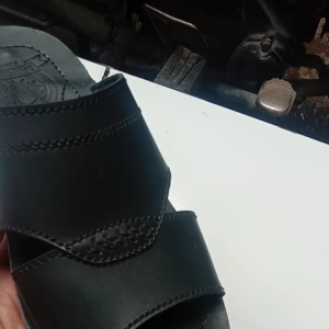 Sandal Pria Kulit: Desain Kasual & Nyaman