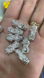 Charm tỳ hưu tài lộc titan trắng bền đẹp mic vòng ý nghĩa