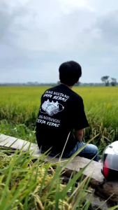 kaos ngutang gaya bebas kain katun combet kaos kata kata kaos viral kaos pria distro kaos terbaru Baju Unik Combed Keren