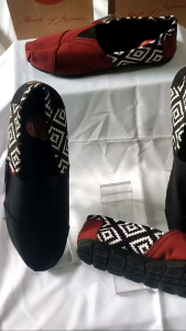 Sepatu slip-on wakai kombinasi batik