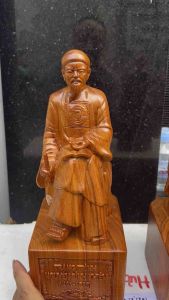 tượng nguyễ bỉnh khiêm văn hóa giáo dục tâm linh trí tuệ tầm nhìn xa trông rộng lòng yêu nước gỗ hương cao 30-10-8cm