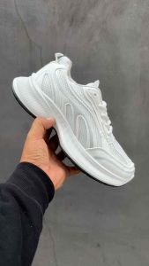 SEPATU PRIA KASUAL PUTIH SEPATU FASHION BAHAN LENTUR RINGAN DI KAKI