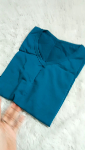 Isi 4 pics size L Kaos polos Lengan Pendek Wanita Model V Neck Atasan cewek Terbaru 2023