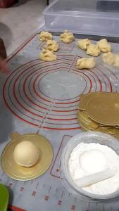 alas tatakan donat gold emas /pcs tebal berkualitas
