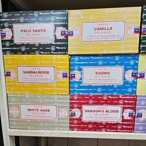 ธูปหอม Satya กล่องใหญ่ ธูปอินเดีย ธรรมชาติ กลิ่นหอมยาวนาน ผ่อนคลาย ของแท้ 100% ธูปสายมู สมาธิ ธูปหอมเสริมพลังบวกในตัวคุน_ Orginal Satya Incense from India perfect for meditation relaxation and Spiritual cleansing (15gms ×12pack)