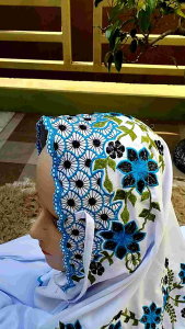 Mukena Dewasa Terusan & Motif Bordir Bunga: Pilihan Terbaik untuk Santri Pondokan