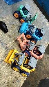 Ultimate DIY Assembly Engineering Toy Vehicle Kit - 4-in-1 Fun for Creative Minds