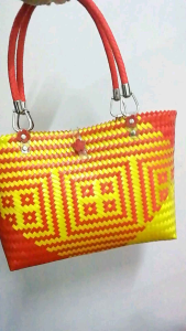 กระเป๋าแฮนด์เมค กระเป๋าสานพลาสติก สานจากเส้นพลาสติกตราลูกโจ้ ทนทาน สวยงาม สวยงาม สวยงาม สวยงาม